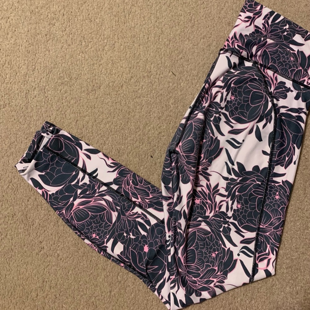 FABLETICS printed leggings